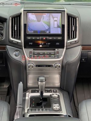 Xe Toyota Land Cruiser 4.6 V8 2020