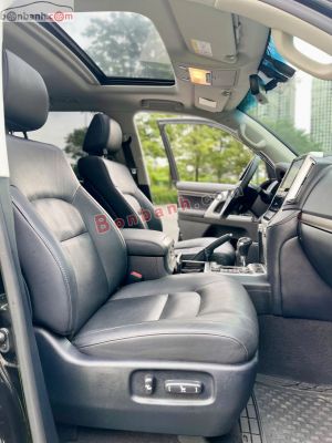Xe Toyota Land Cruiser 4.6 V8 2020