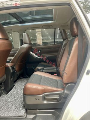 Xe Toyota Innova Cross HEV 2.0 CVT 2025