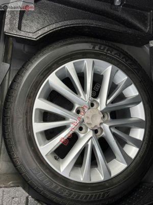 Xe Toyota Camry 2.0E 2018