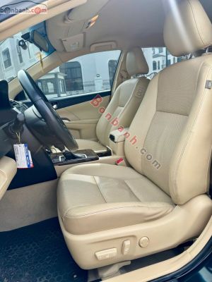 Xe Toyota Camry 2.0E 2018