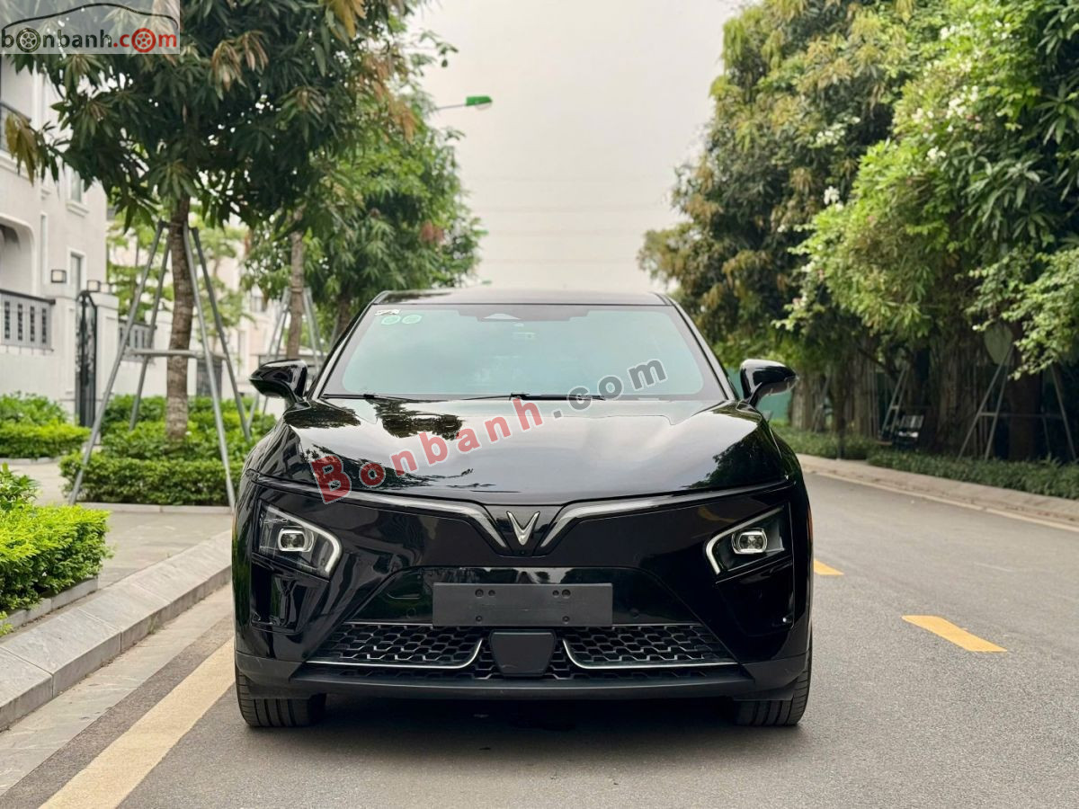 VinFast VF7 Plus 2025