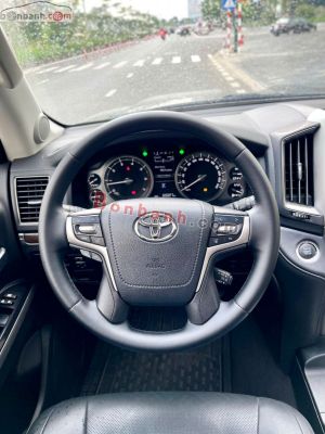 Xe Toyota Land Cruiser 4.6 V8 2020