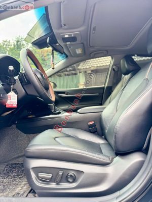 Xe Toyota Camry 2.0Q 2022